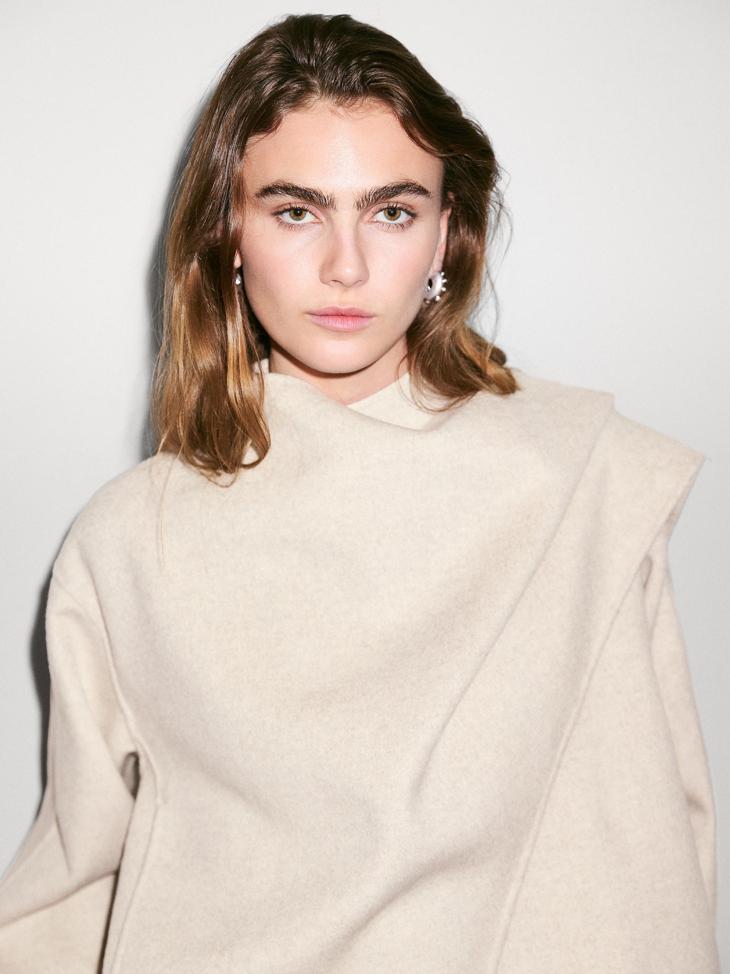 Nona Jas Dames | Asymmetrische Wolmix Jas met Sjaaldetail