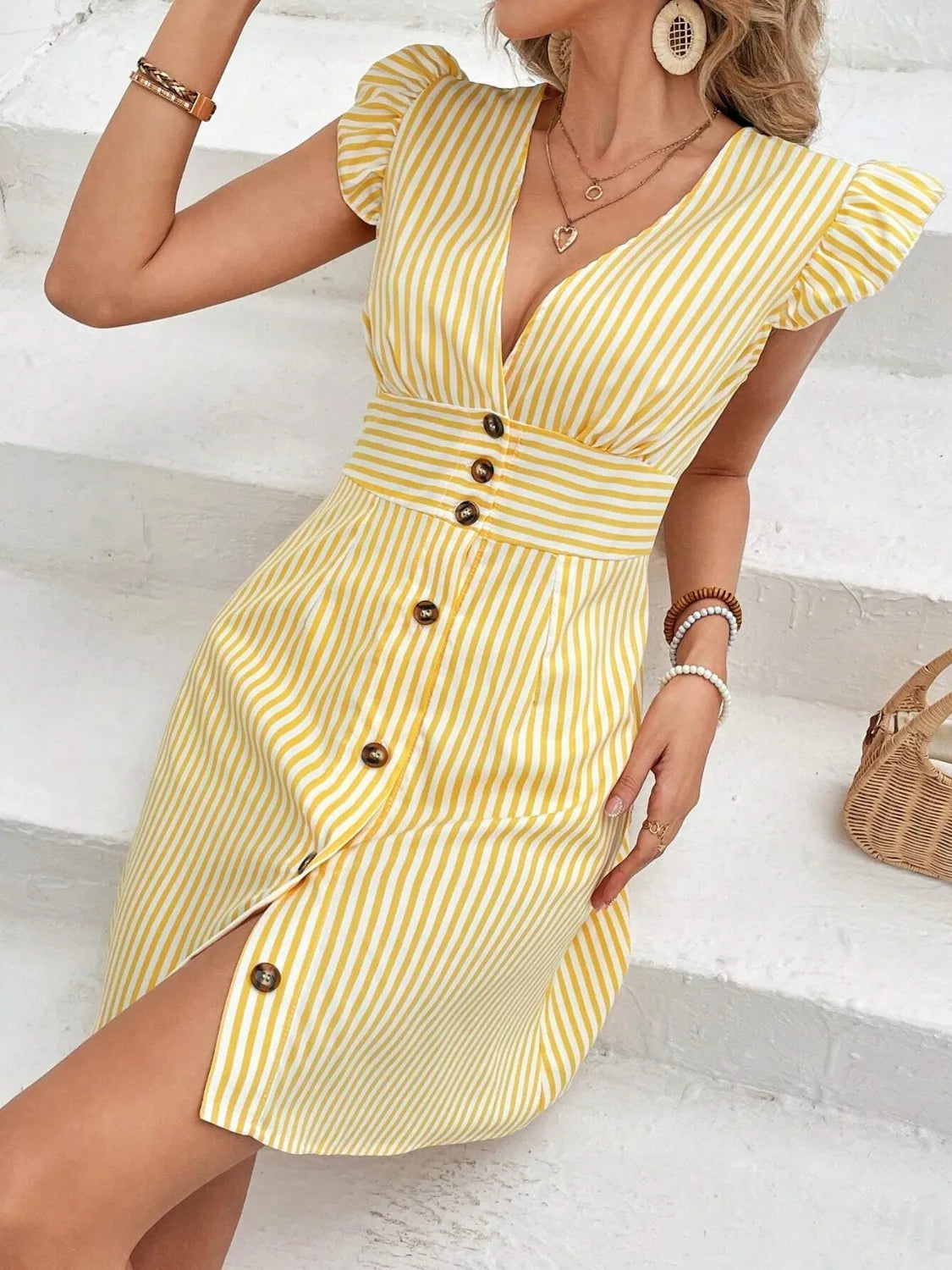 Indra | Dames Jurk – Gestreept A-lijn Model met V-hals, Ruffle Mouwtjes & Knoopsluiting