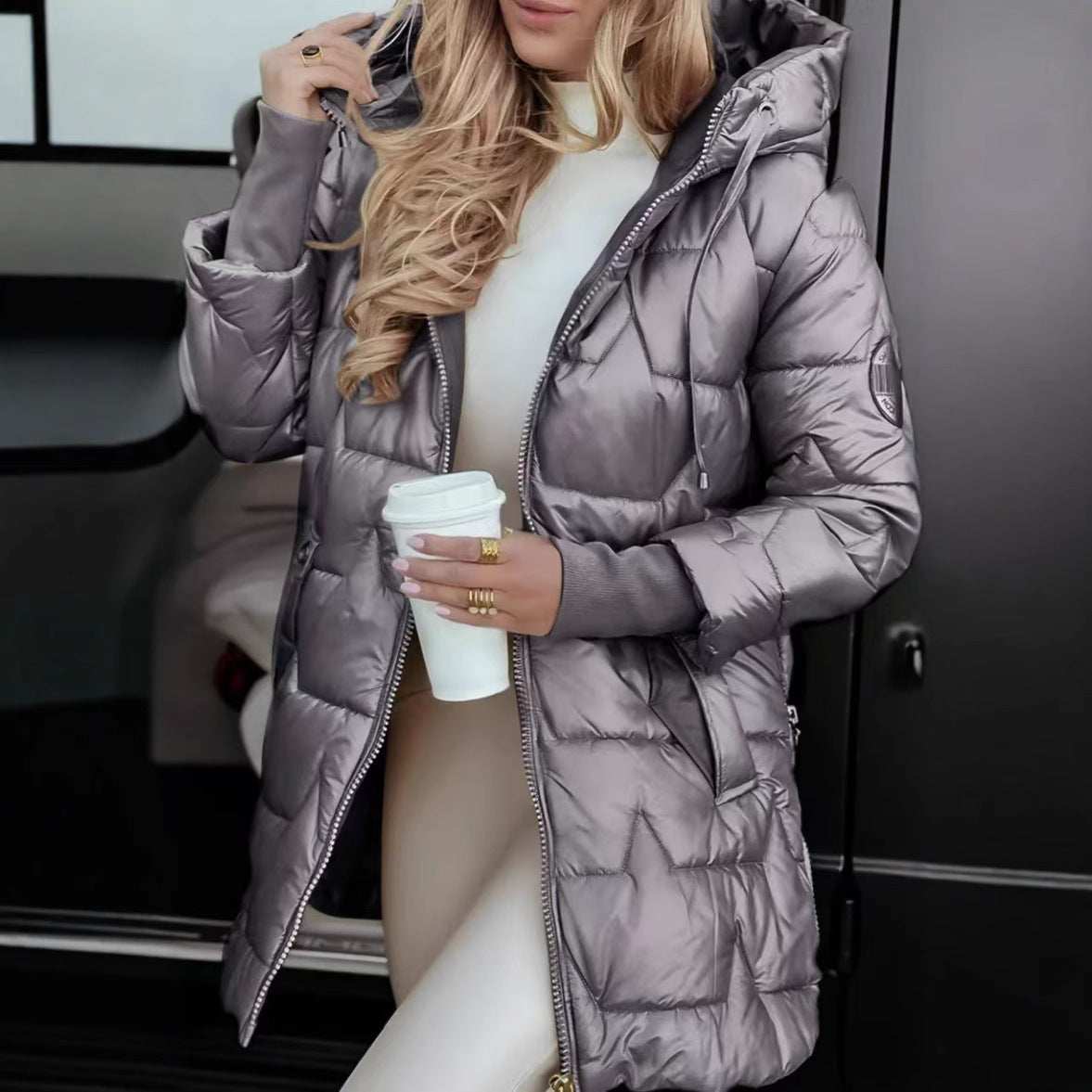 Winterjas met capuchon voor dames | Licht gewatteerde jas met elegante pasvorm – ideaal voor het Nederlandse najaar