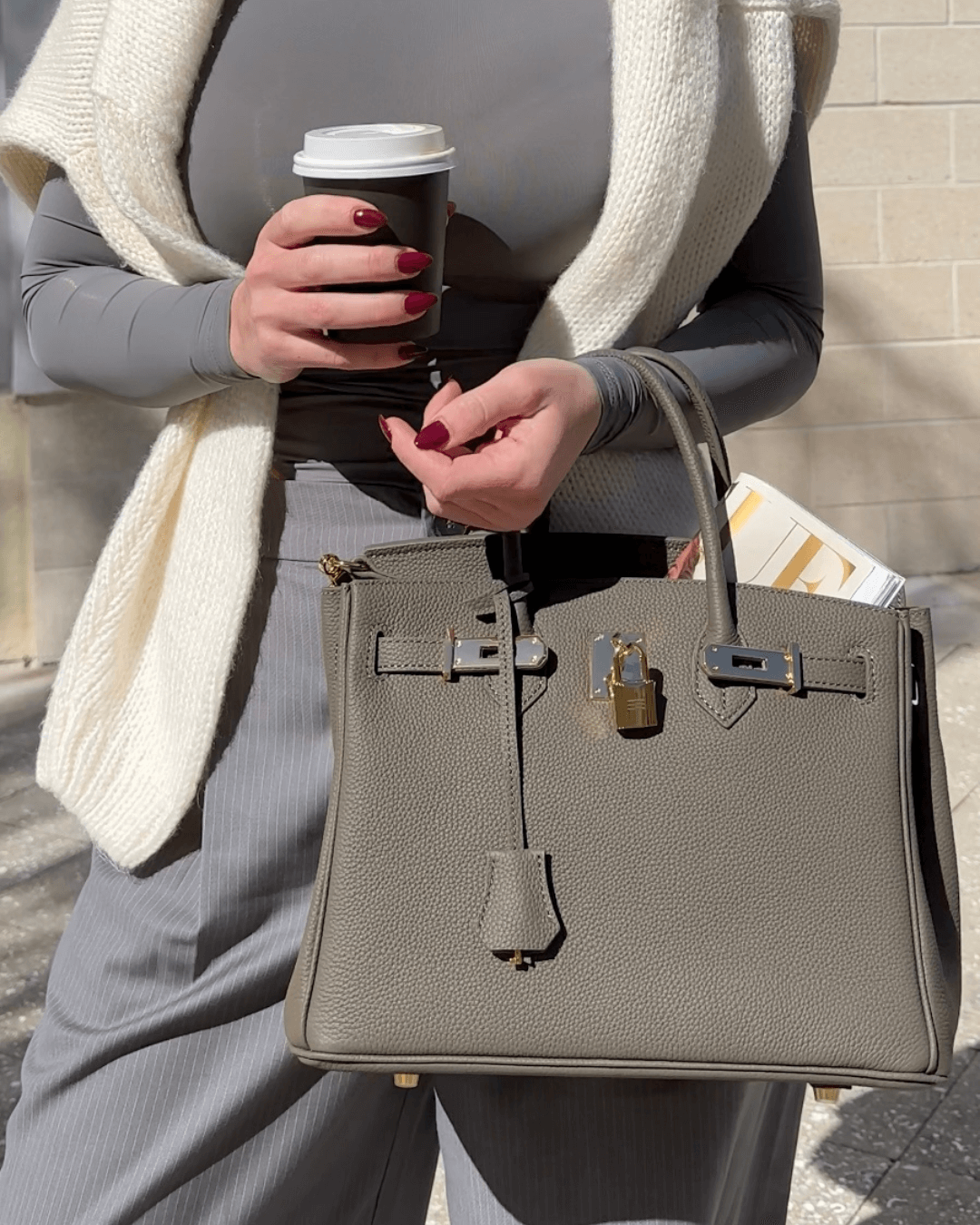 Mea Handtas | Luxe Dames Handtas van Leer met Gouden Hardware en Iconisch Design