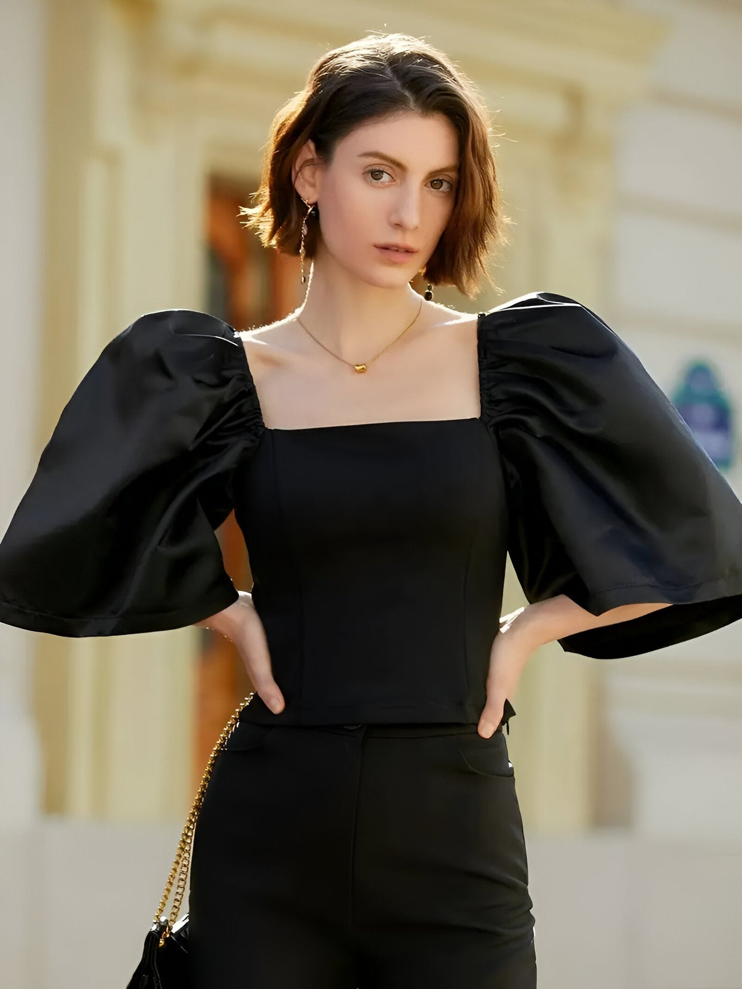 Hennie | Dames Blouse – Slanke Pasvorm met Vierkante Halslijn en Vrouwelijke Pofmouwen