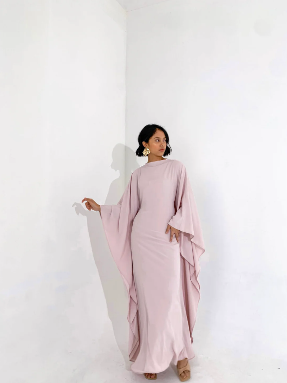 Esra Maxi Jurk | Damesjurk met vleermuismouwen en luxe minimalistische uitstraling
