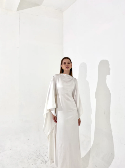 Esra Maxi Jurk | Damesjurk met vleermuismouwen en luxe minimalistische uitstraling