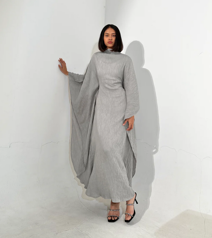 Esra Maxi Jurk | Damesjurk met vleermuismouwen en luxe minimalistische uitstraling