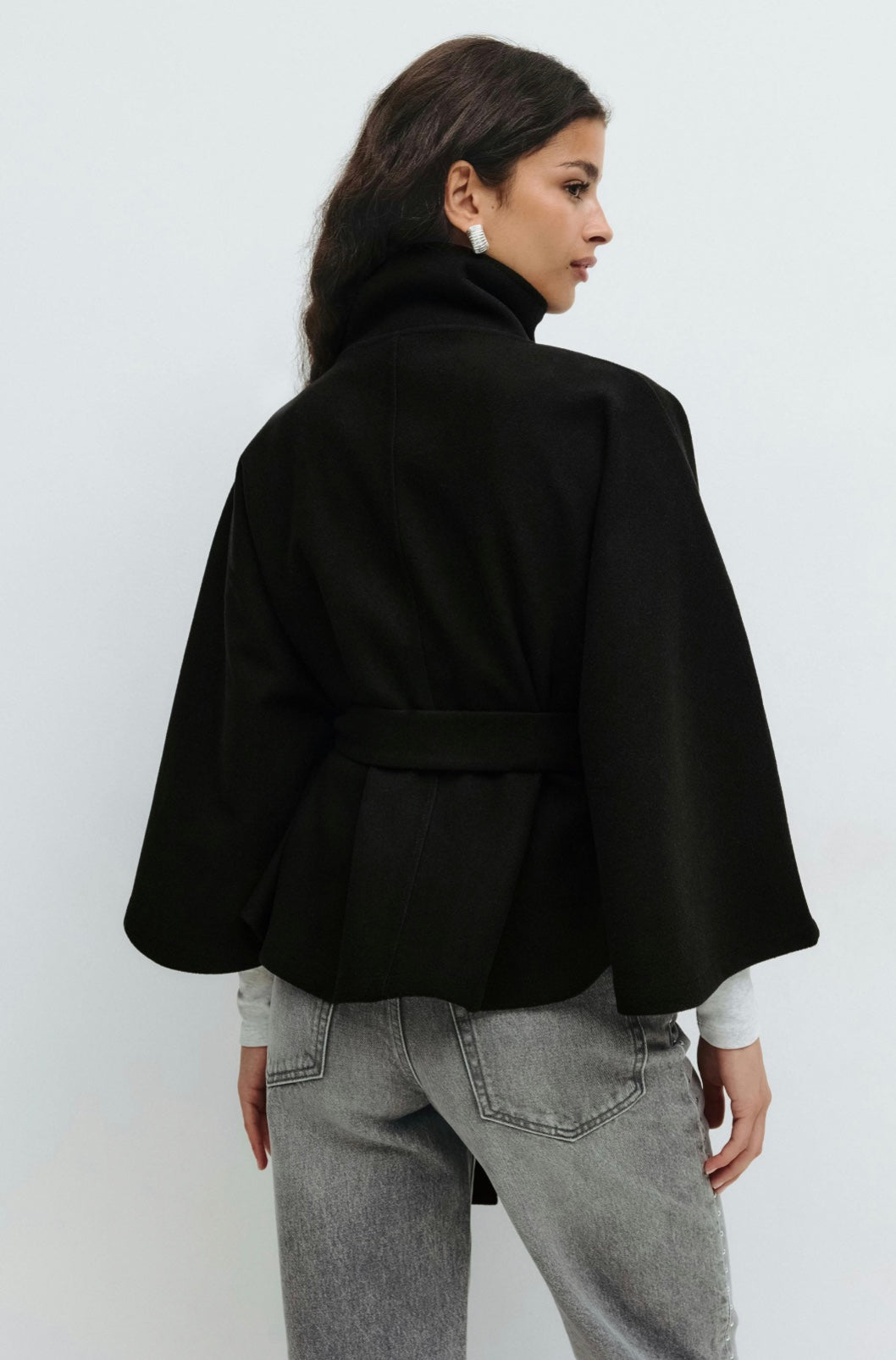 Cape Jas Dames | Losvallende herfstjas met batwing mouwen en ceintuur, elegante standkraag