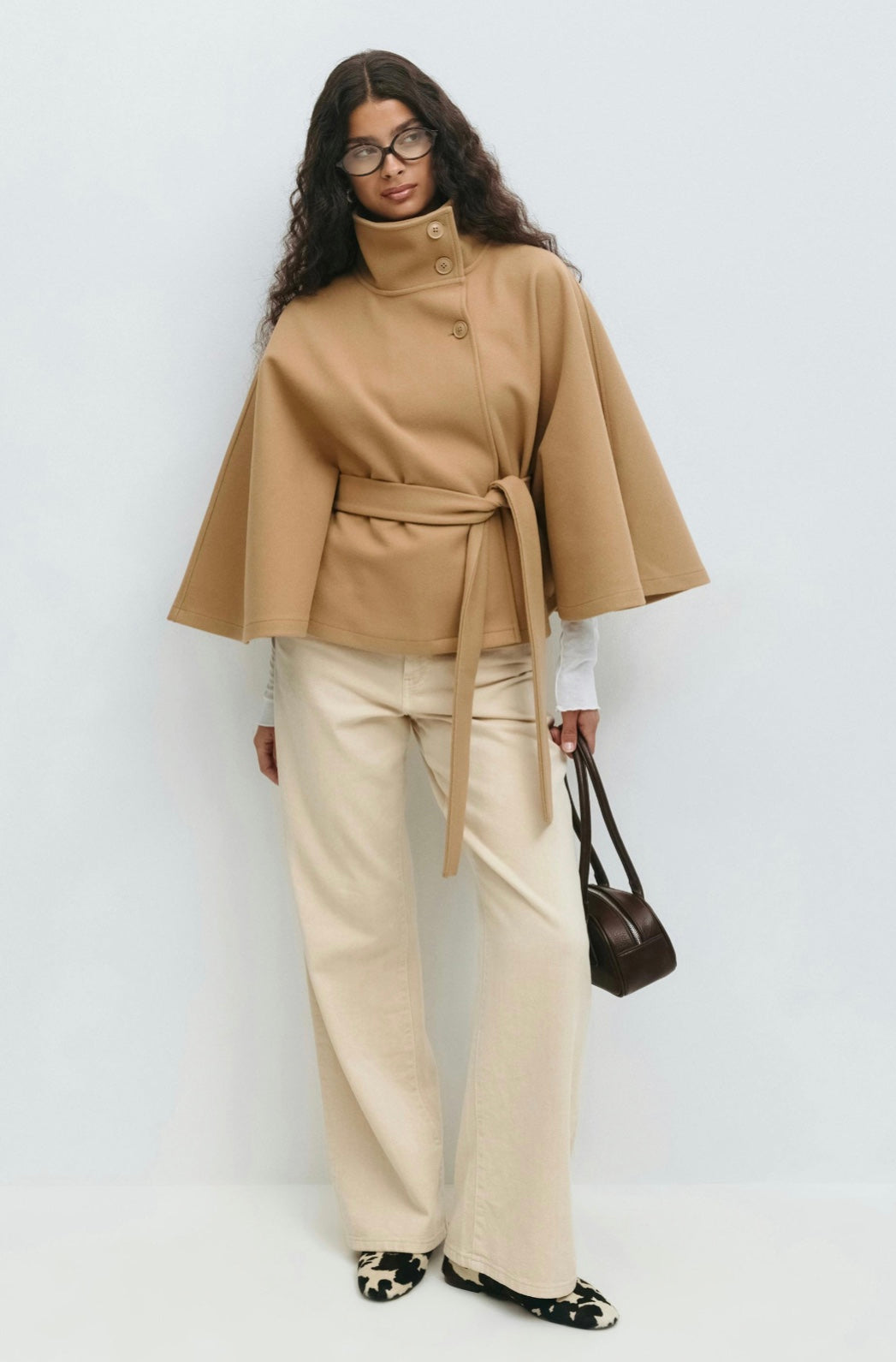Cape Jas Dames | Losvallende herfstjas met batwing mouwen en ceintuur, elegante standkraag