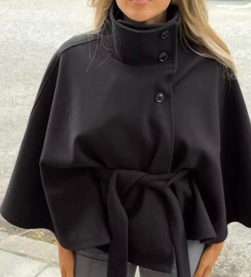 Cape Jas Dames | Losvallende herfstjas met batwing mouwen en ceintuur, elegante standkraag
