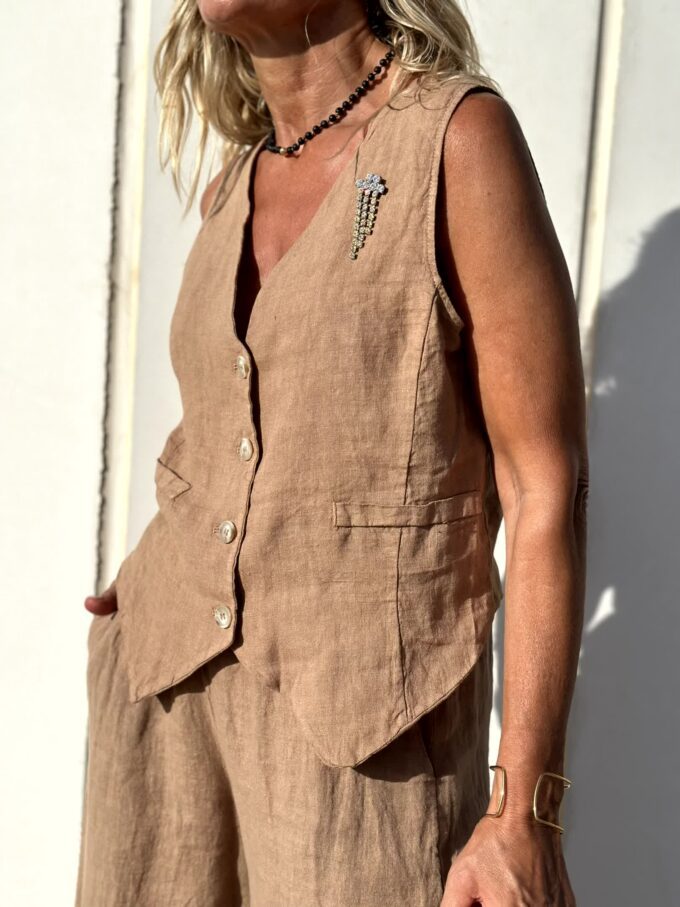 Juulie | Dames Zomerset – Linnen Gilet en Broek met Luchtige Pasvorm en Stijlvolle Bruine Look