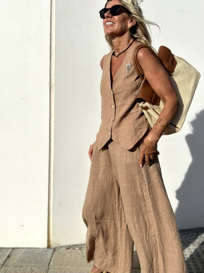 Juulie | Dames Zomerset – Linnen Gilet en Broek met Luchtige Pasvorm en Stijlvolle Bruine Look