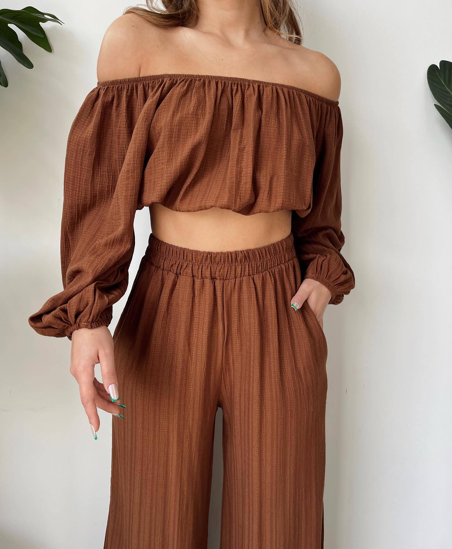 Two-Piece Set | Dames zomer set met offshoulder crop top en wijde broek