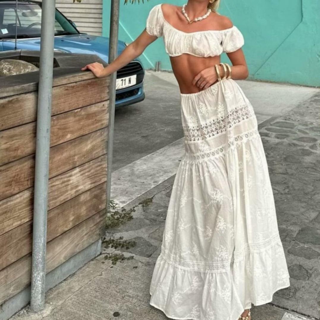 Dalia Two-Piece Set | Dames co-ord set met kanten off-shoulder crop top en gelaagde maxi rok
