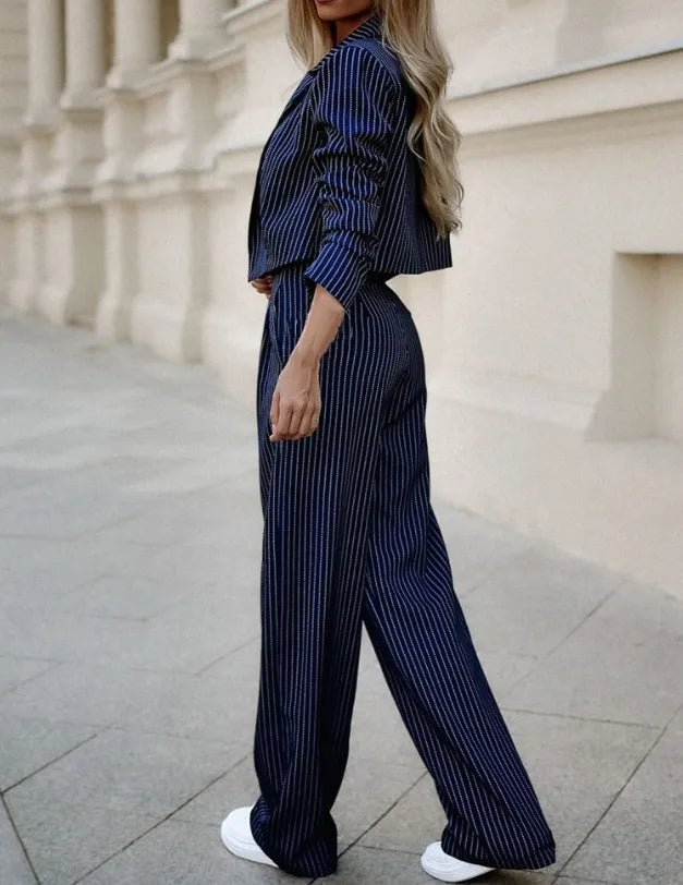 Nathalie | Dames Pak – Cropped Blazer met Revers en Wijde Hoge Taille Broek – Elegante Pinstripe Set