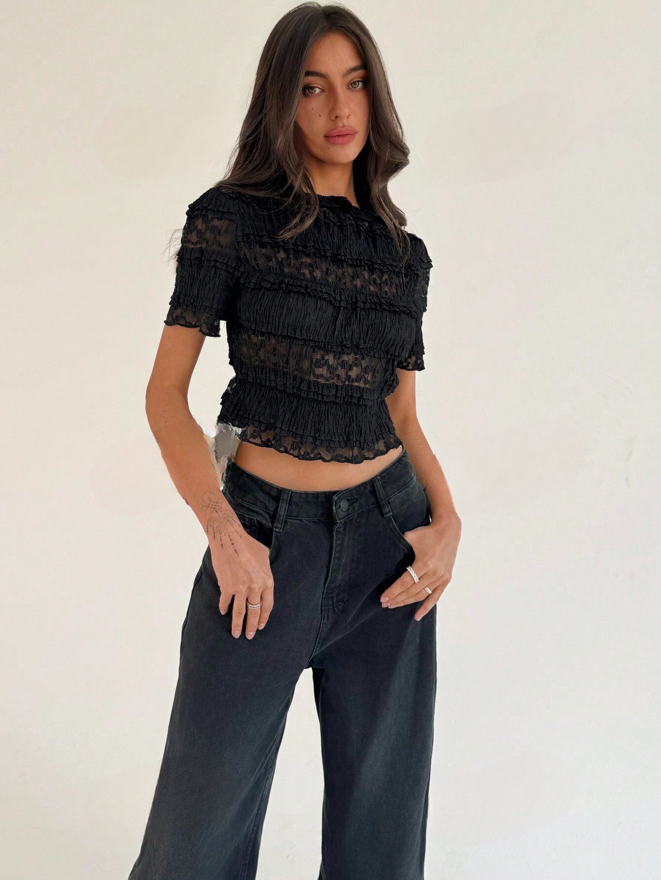 Meike | Luxe Kanten Crop Top – Elegante Vrouwelijke Look met Transparante Details