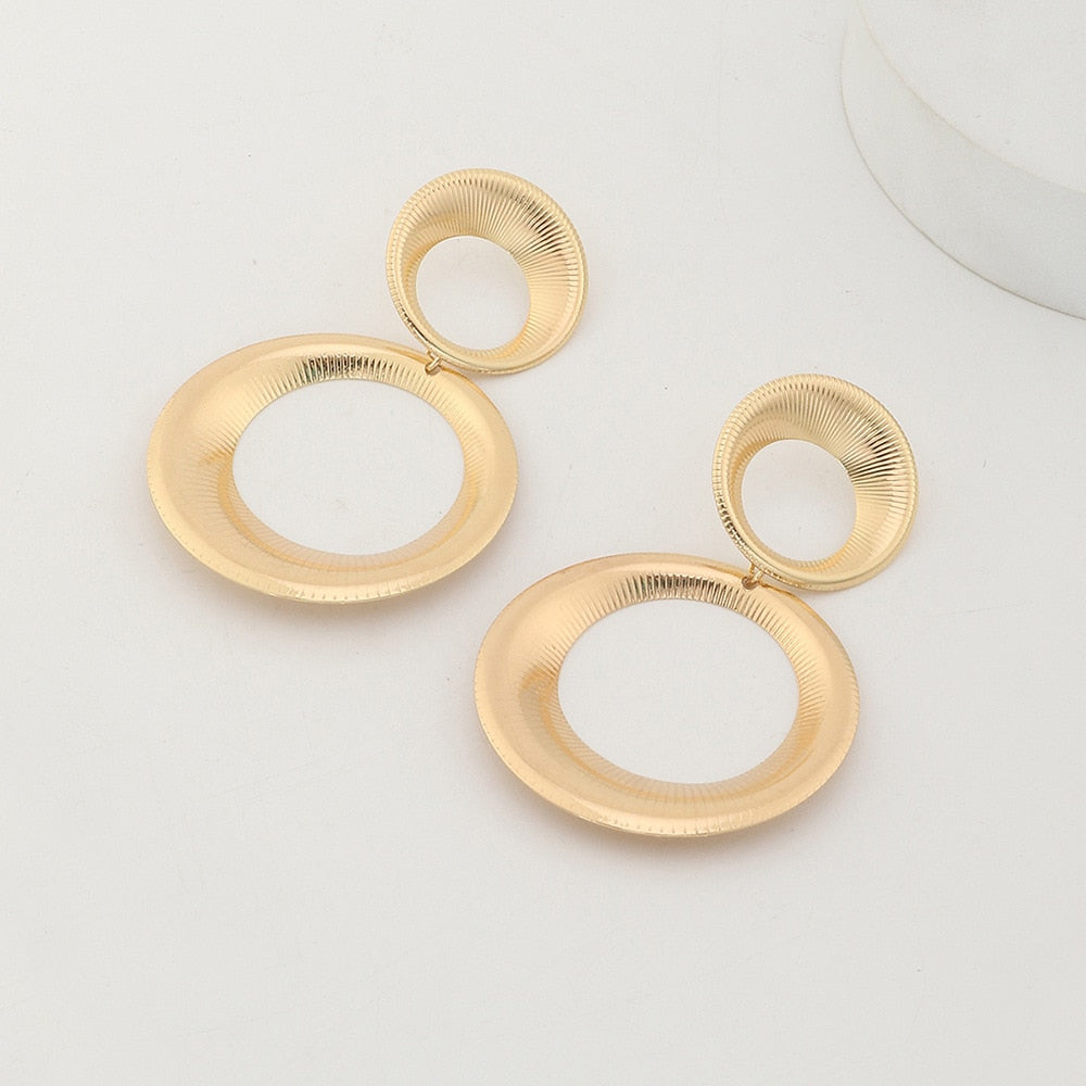 Circles Oorbellen | Dames oorbellen met 3D-cirkeldesign in goudkleurig metaal
