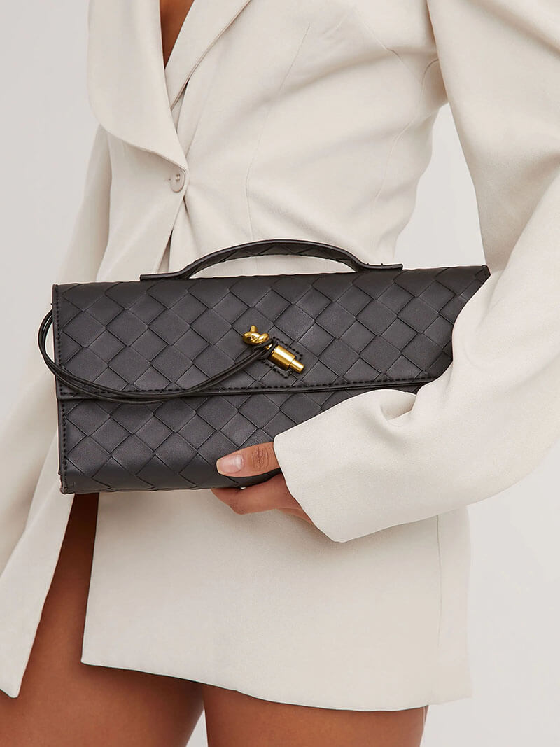 NORA Geweven Tas | Classy Dames Tas met Goudkleurige Knoopsluiting
