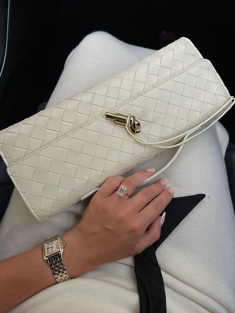 NORA Geweven Tas | Classy Dames Tas met Goudkleurige Knoopsluiting