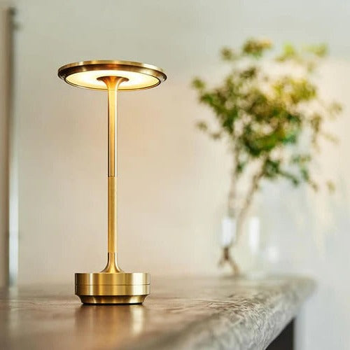 Draadloze Tafellamp – Metaal en Glas, Scandinavisch Design voor Woonkamer of Slaapkamer
