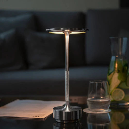 Draadloze Tafellamp – Metaal en Glas, Scandinavisch Design voor Woonkamer of Slaapkamer