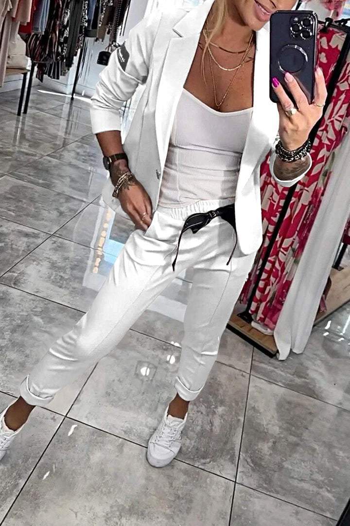 Nala Two-Piece Set | Dames blazer en broek in beige met strikdetail en luchtige pasvorm