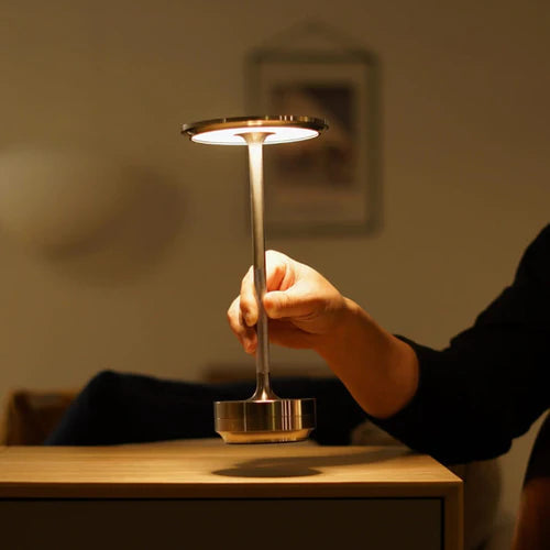 Draadloze Tafellamp – Metaal en Glas, Scandinavisch Design voor Woonkamer of Slaapkamer