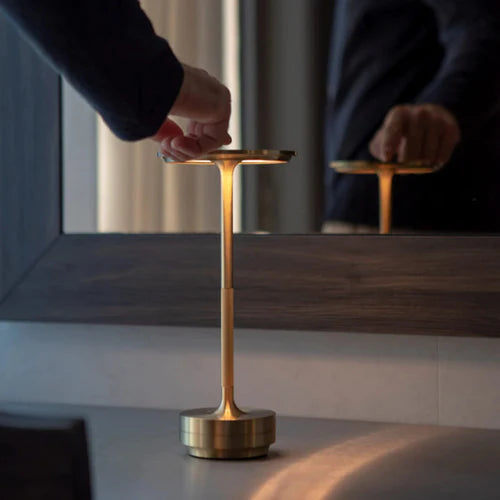 Draadloze Tafellamp – Metaal en Glas, Scandinavisch Design voor Woonkamer of Slaapkamer