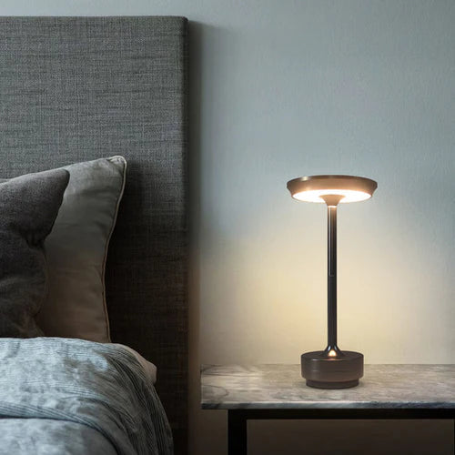 Draadloze Tafellamp – Metaal en Glas, Scandinavisch Design voor Woonkamer of Slaapkamer