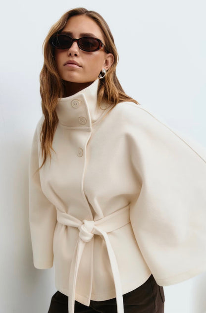 Cape Jas Dames | Losvallende herfstjas met batwing mouwen en ceintuur, elegante standkraag