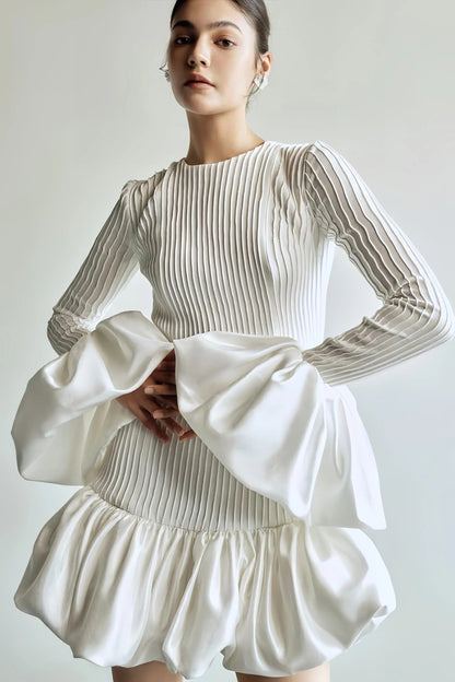 Belle | Dames Geplooide Mini Jurk met Uitlopende Mouwen voor een Elegante Look