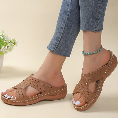 Brielle | Dames Orthopedische Sandalen met Kruisbanden en Ventilerend Perforatieontwerp