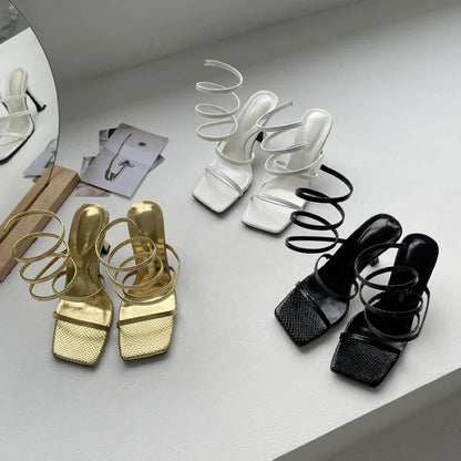 Luxe dames sandalen met hak en gouden banden