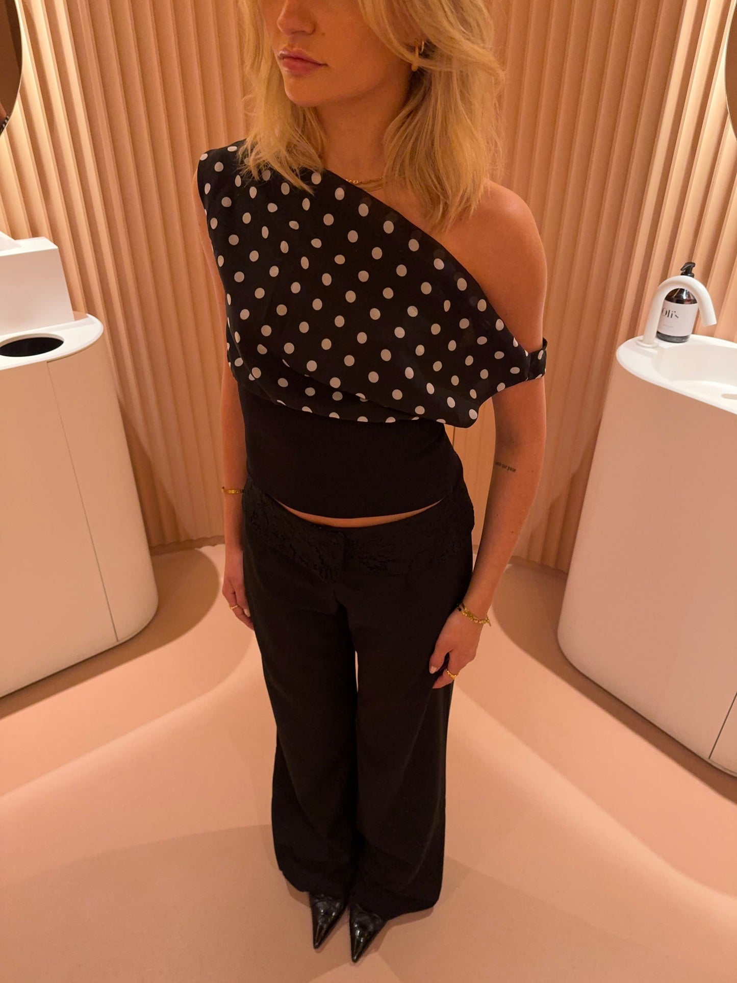 Audrey | Dames Off-Shoulder Top – Polkadotprint & Luchtige Viscose voor Vrouwelijke Zomerstijl