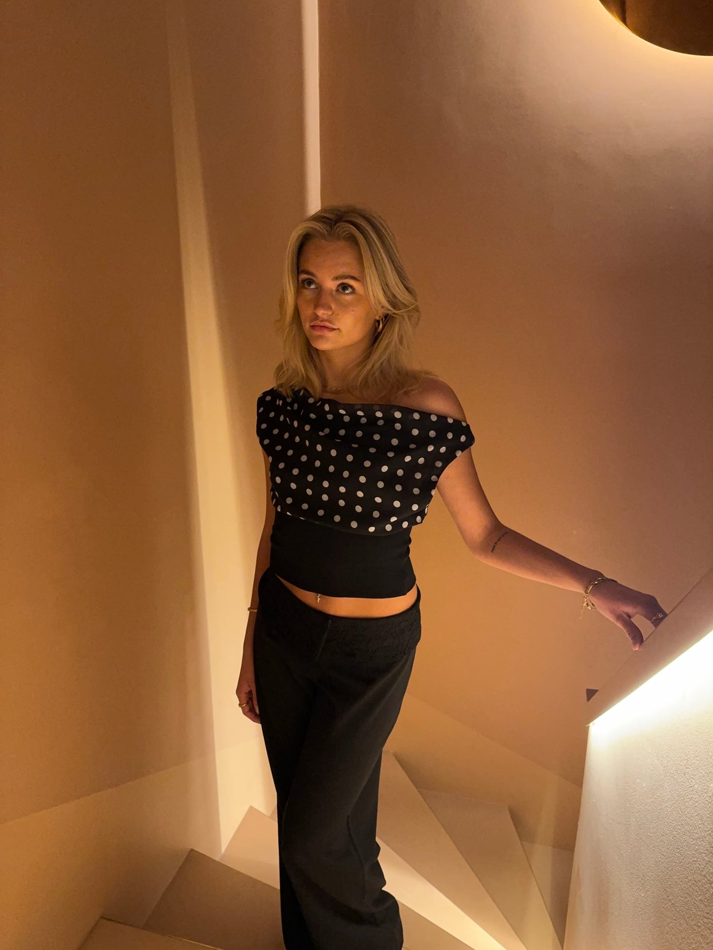 Audrey | Dames Off-Shoulder Top – Polkadotprint & Luchtige Viscose voor Vrouwelijke Zomerstijl