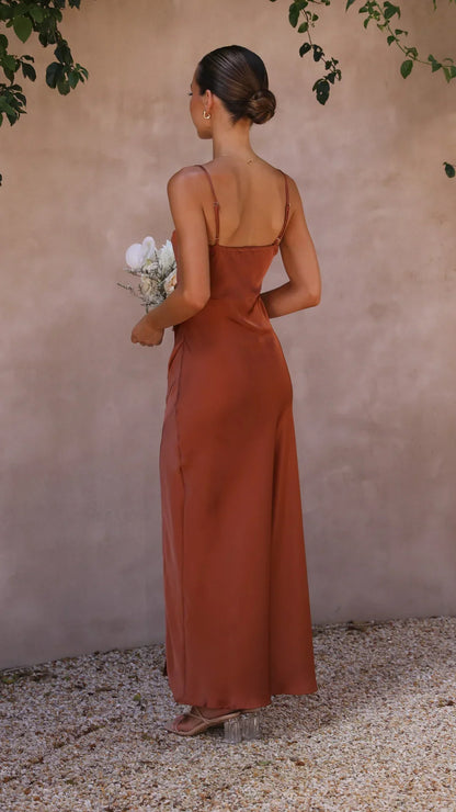 Anika | Luxe Slip Dress Dames – Zijdeachtige Jurk met Rechte Halslijn en Zijsplit
