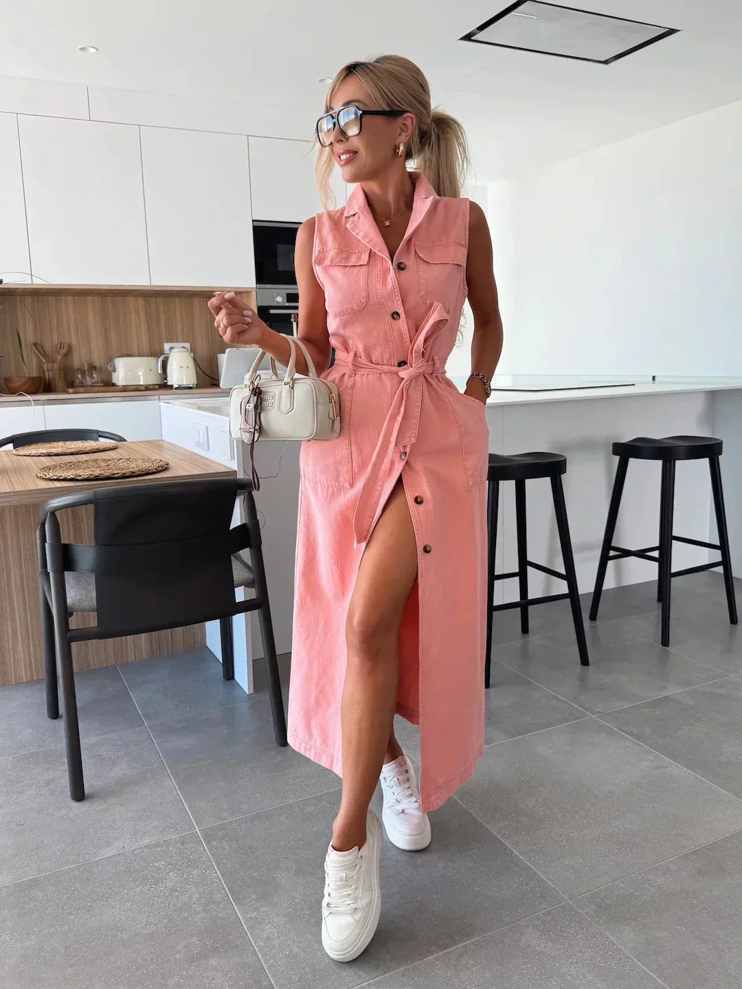 Tanisha Denim Jurk | Mouwloze damesjurk van ademende denim met doorknoopsluiting