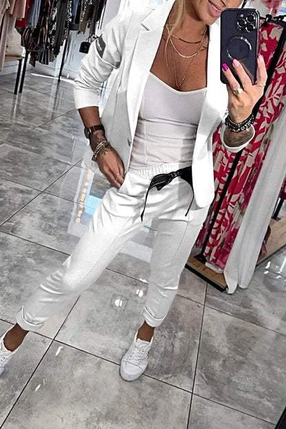 Nala Two-Piece Set | Dames blazer en broek in beige met strikdetail en luchtige pasvorm